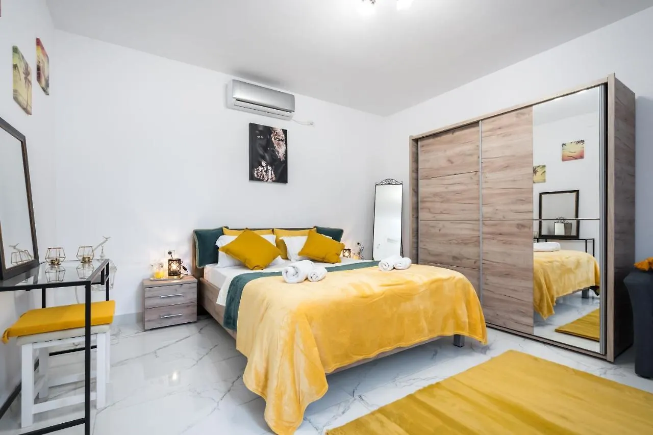 Monza Apartment-Ultracentral contacts